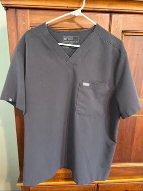 FIGS Men's Leon V-Neck Scrub Top - Charcoal Gray
Size XL